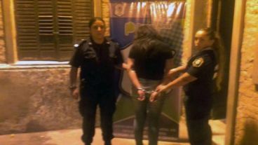 La exoficial tras ser capturada.