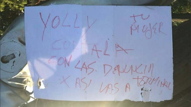 La amenaza dejada frente a la vivienda del edil en Pérez.