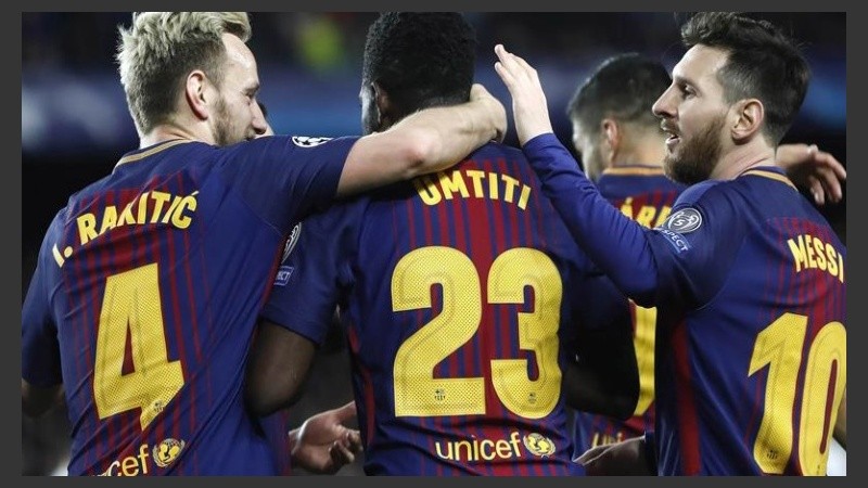 Messi tuvo un discreto partido y celebró junto a sus compañeros.