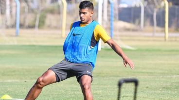 Gómez entra a la cancha.