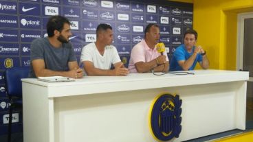 Senor, Rogolino, Fernández y Geralnik hablaron con la prensa en Arroyo Seco.