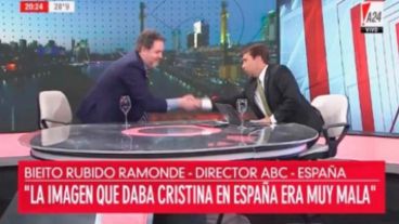 En breve, el entrevistado se caerá al suelo.