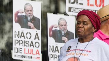 La vigilia frente a la sede del sindicato de los metalúrgicos.