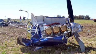 Los restos de la avioneta, tras la caída.