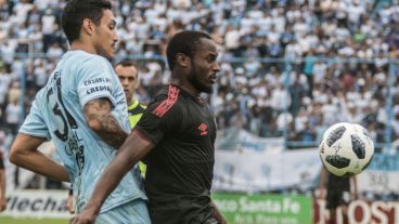 Leal pelea con Cabral.