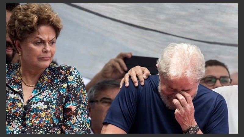 Dilma acompaña a Lula en este momento de incertidumbre. 