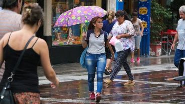 Calor y lluvia en Rosario este sábado.