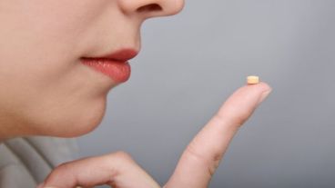 En ocasiones el fármaco puede tener efectos secundarios. Estos se acentúan en mujeres que toman la píldora combinada.