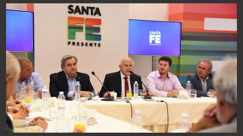 El gobernador presentó este martes el proyecto a los partidos.