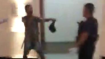 Desde lejos, un testigo logró fotografiar el momento.