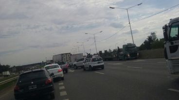 A contramano por Circunvalación y Perón para bajar a la colectora.