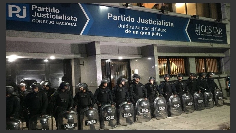 La sede del Partido Justicialista en Buenos Aires cambió de llaves.