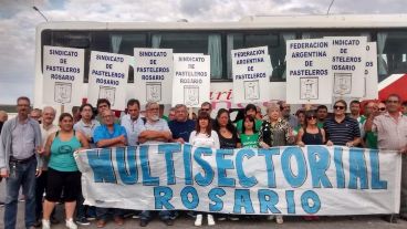 Representantes de organizaciones viajaron de Rosario a la capital provincial.