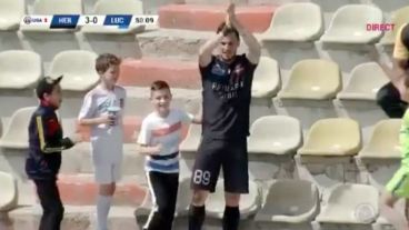 El festejo "tribunero" de Stefan Blanaru.