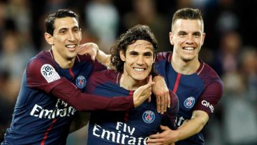 Los ex canallas celebran con el uruguayo Cavani, otro que anotó.