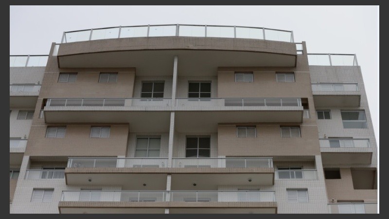 El tríplex que se le atribuye a Lula, por el cual lo mandaron a prisión.