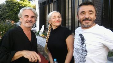 Importantes figuras de la música cantan por la donación.