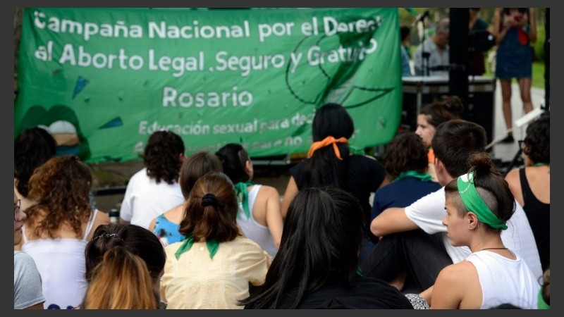 Martes Verdes en la Plaza San Martín, para seguir de cerca el debate. 