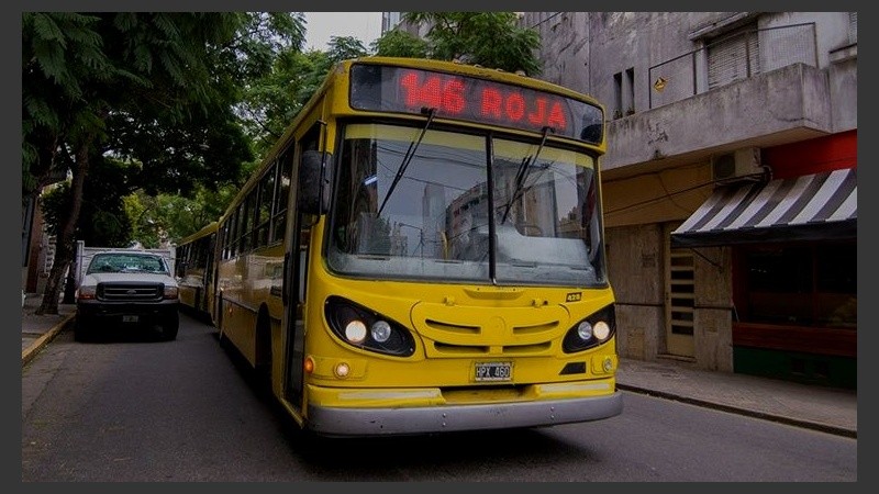Siete líneas municipales y diez de Rosario Bus interrumpen su servicio nocturno.