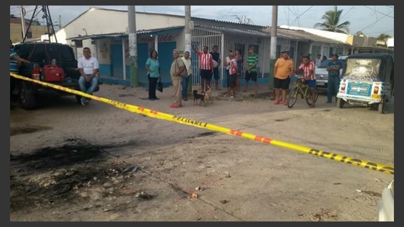 La escena del crimen, en Barranquilla, Colombia, donde -en el marco de un aparente robo- recibió un balazo la sobrina del jugador.
