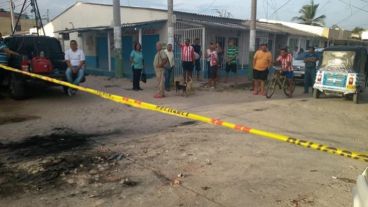 La escena del crimen, en Barranquilla, Colombia, donde -en el marco de un aparente robo- recibió un balazo la sobrina del jugador.