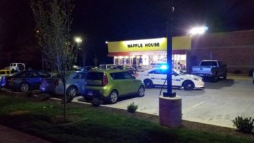 Entrada del restaurante atacado por el tirador. La foto es de la Policía Metropolitana de Nashville.