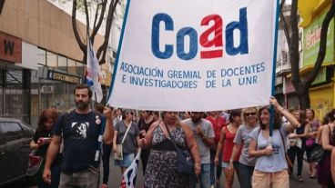 Los profesores de la UNR van al paro.