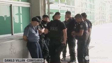 Conmoción entre los policías que acompañaron al agente herido.