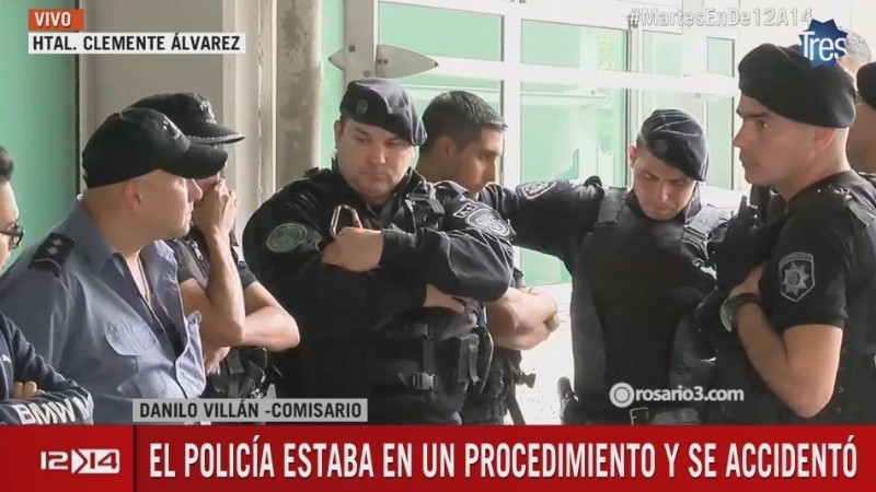 Conmoción entre los policías que acompañaron al agente herido.