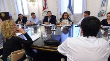 La intendenta se reunió con los concejales este martes.
