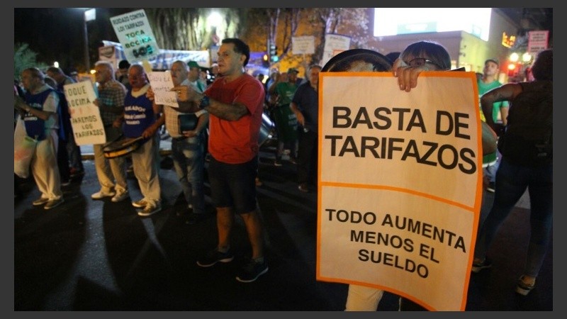 La manifestación en Rosario contra los tarifazos.
