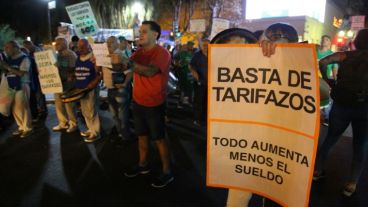 La manifestación en Rosario contra los tarifazos.