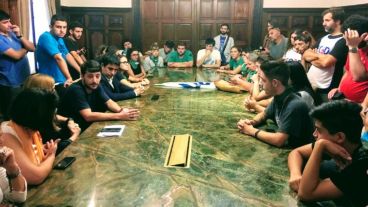 Estudiantes de la ciudad se reunieron con ediles este jueves.