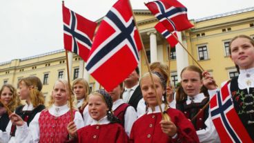 En Noruega la educación es obligatoria de los 6 a los 16 años, aunque está garantizada desde el primer año.