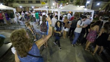 El calorcito ayudó a que la gente saliera por un libro.