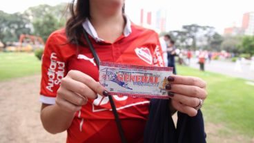 La entrada tan ansiada por los hinchas visitantes.