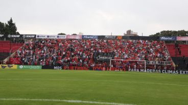 El público del Rojo volvió a estar en la popular para visitantes.