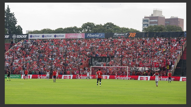 Los hinchas visitantes volvieron al Coloso.