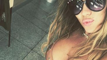 Karina tuvo un "percance" al sacarse una selfie