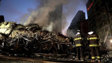 El edificio se desplomó en el centro de la gran ciudad brasileña.