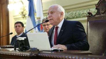 Lifschitz dando su discurso en la Legislatura este 1 de mayo.