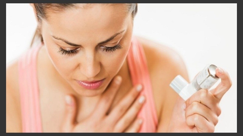 Para diagnosticar el asma se realiza un interrogatorio, un examen físico y un estudio respiratorio llamado espirometría.