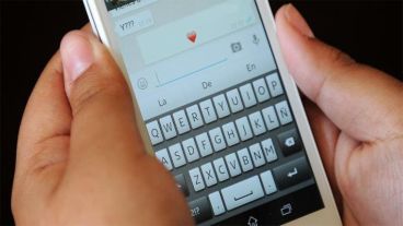 La mujer asegura que el marido chateaba con menores de edad.