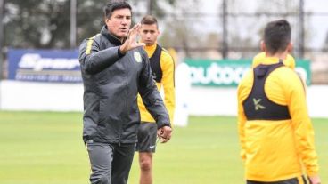 El DT arma su primer equipo.