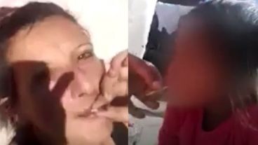 Las imágenes de la madre haciéndole fumar a la niña fueron difundidas en una página web.