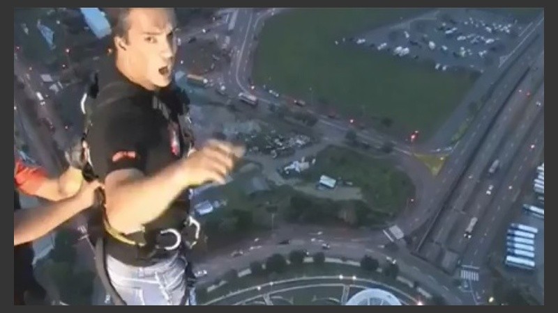 El periodista y fan de Arjona Alejandro Simonetto detectó el video, que fue grabado en 2014