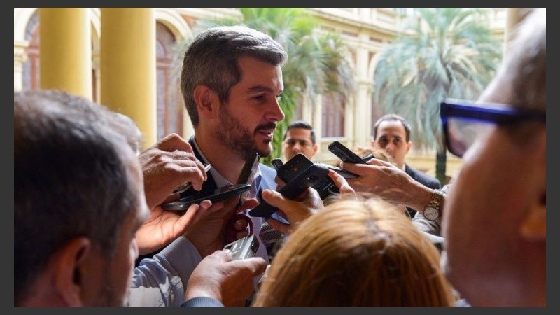 El jefe de gabinete Marcos Peña tras el encuentro con Macri y sus ministros.