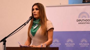 "Hay que terminar con el machismo", tuiteó Flor de la V.