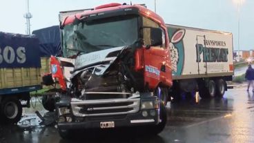 Así quedó uno de los camiones.