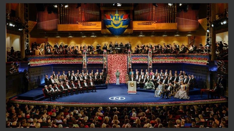 Foto de los ganadores del Nobel 2016 durante la ceremonia de entrega.